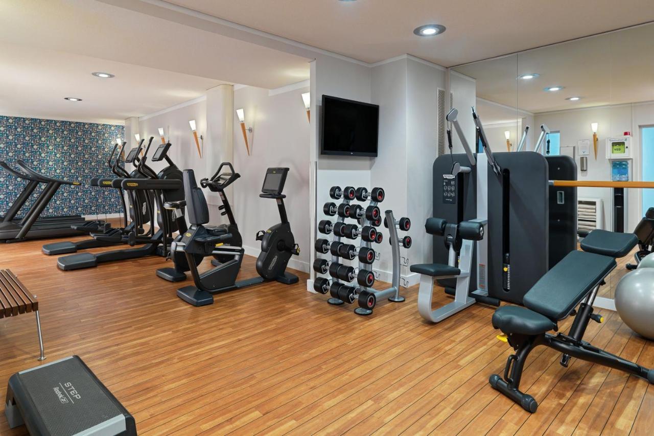 Le Meridien Hamburg Ngoại thất bức ảnh The gym at the hotel