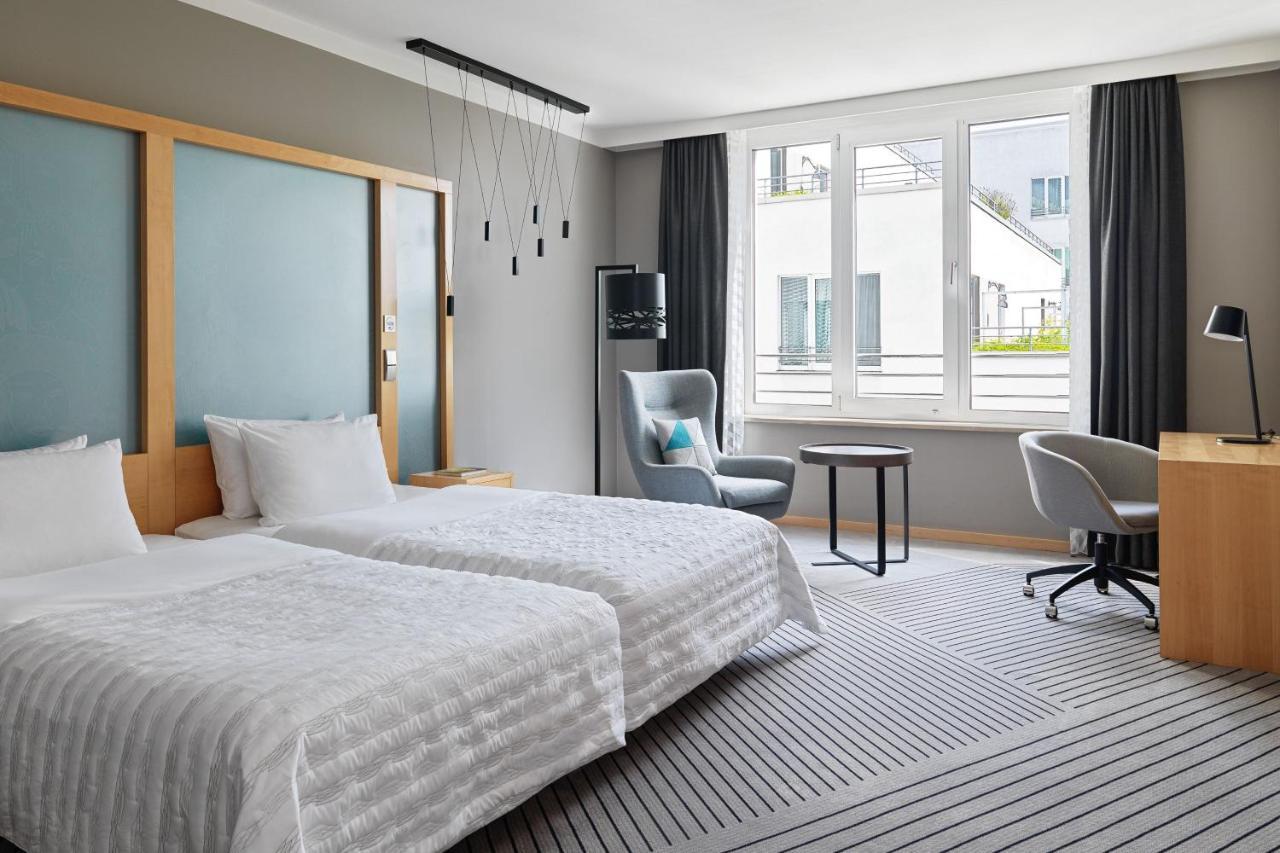 Le Meridien Hamburg Ngoại thất bức ảnh A room at the hotel