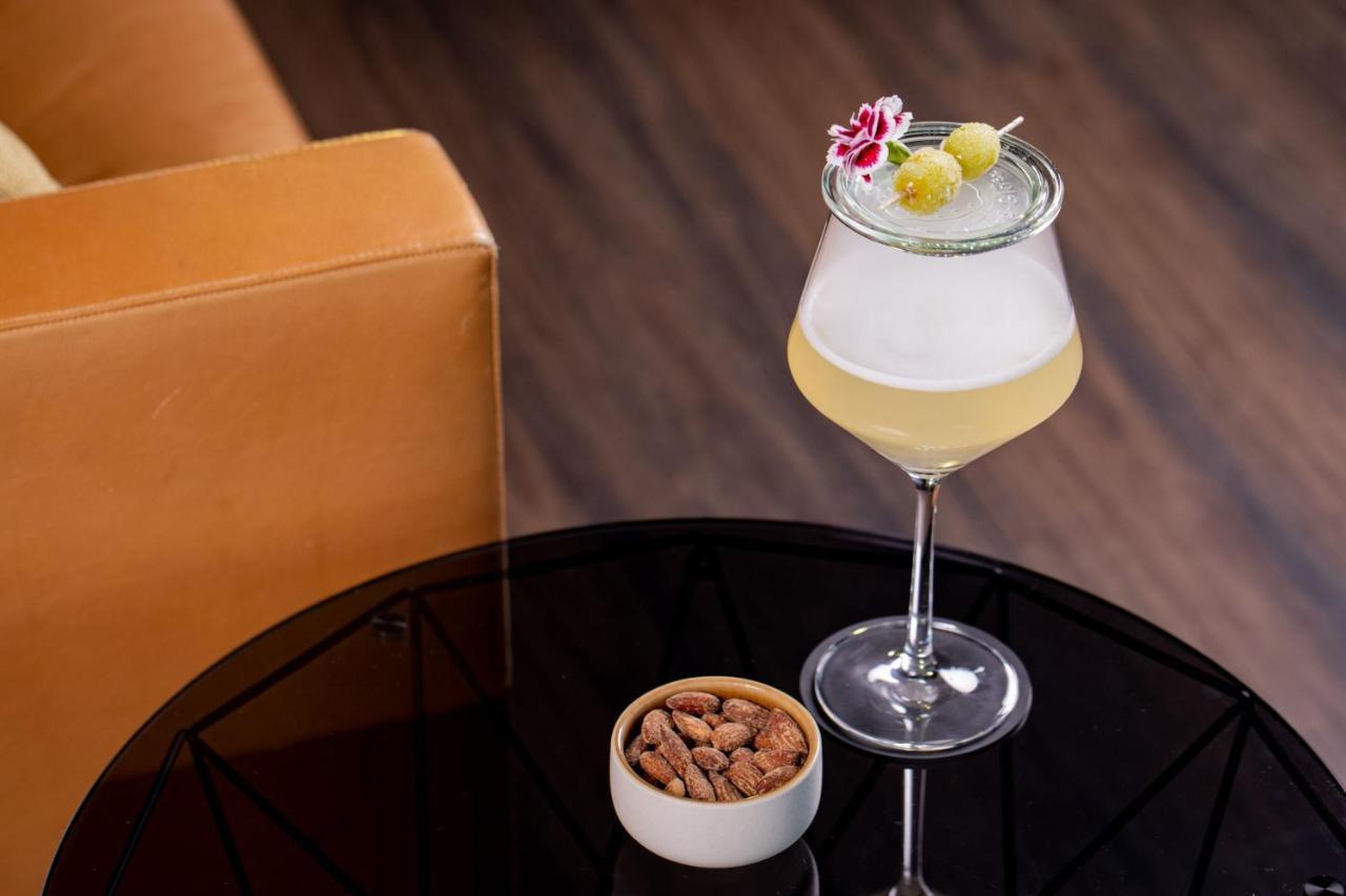 Le Meridien Hamburg Ngoại thất bức ảnh A French 75