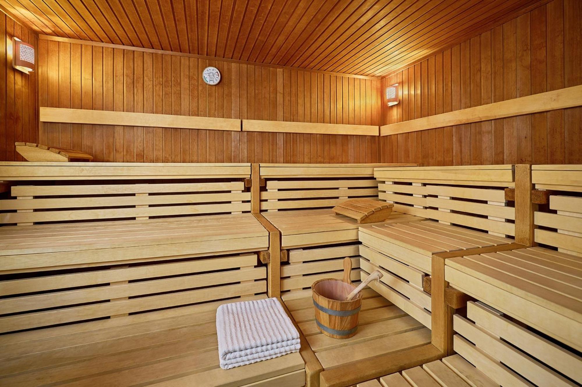 Le Meridien Hamburg Ngoại thất bức ảnh A Finnish sauna