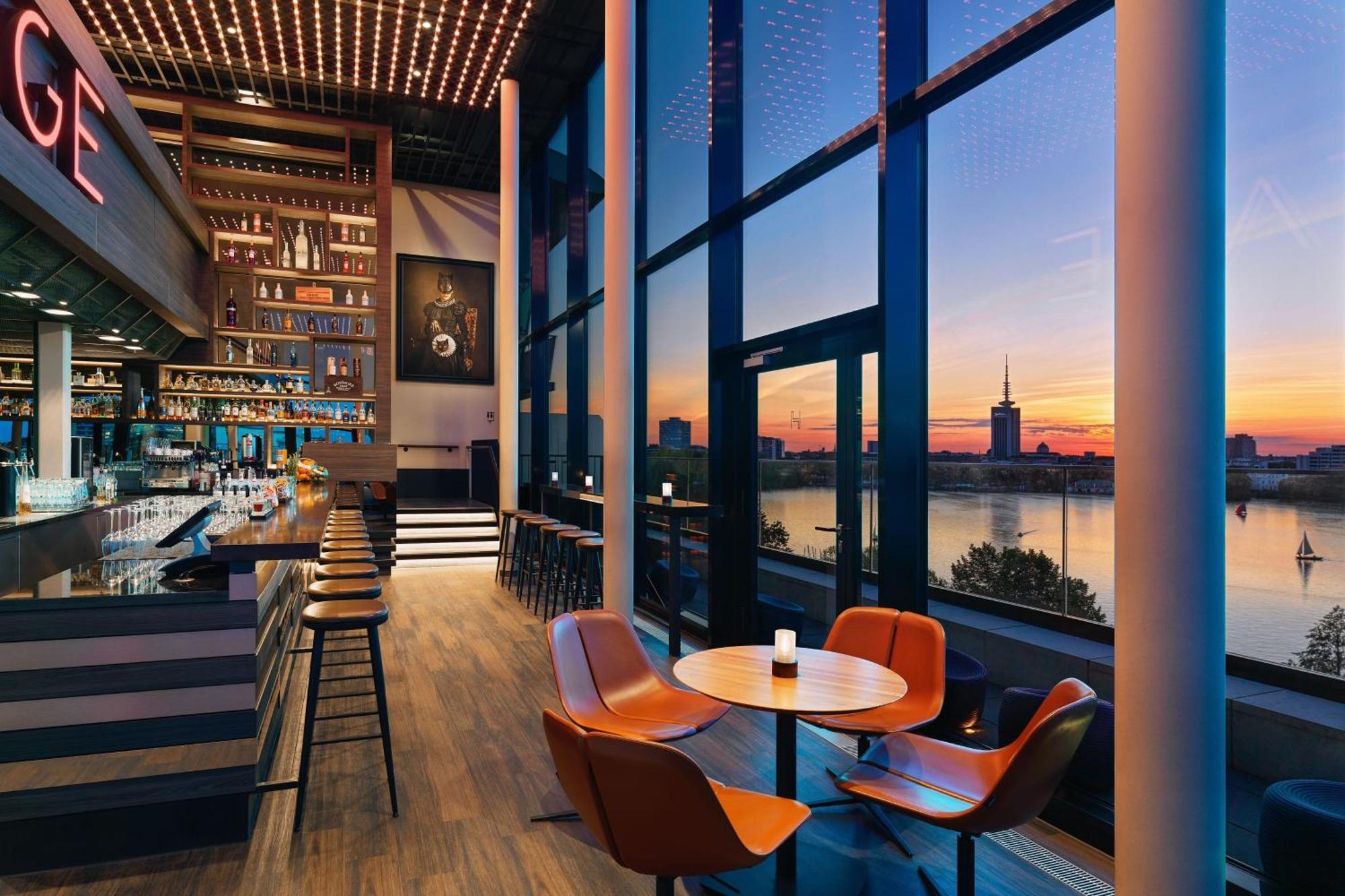 Le Meridien Hamburg Ngoại thất bức ảnh Skyline Bar