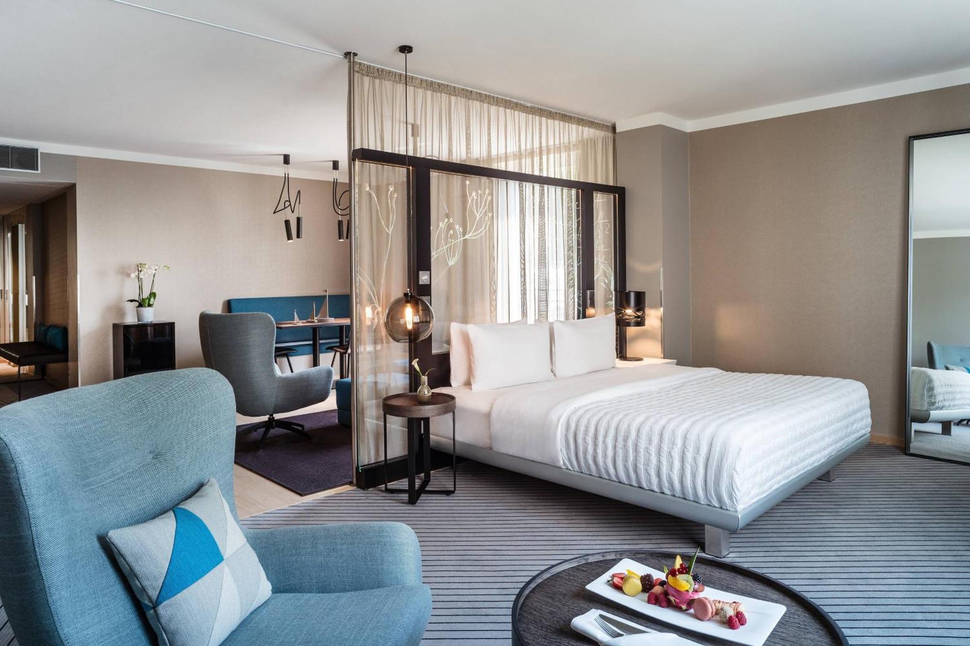 Le Meridien Hamburg Ngoại thất bức ảnh A room at the hotel