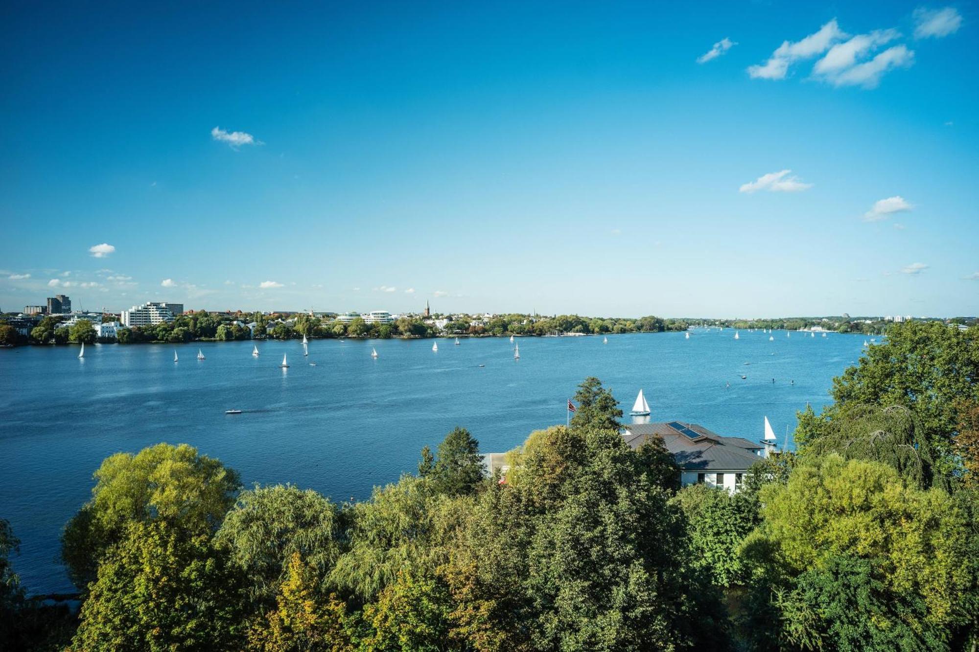 Le Meridien Hamburg Ngoại thất bức ảnh View of the river from the observation tower